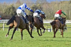 WILLIAM HENRY (LEFT) COMES WITH LATE RUN AFTER JUMPING THE LAST FLIGHT IN DISTANT THIRD PLACE TO CATCH QUEL DESTIN (RIGHT) AND THOMAS DARBY CLOSE HOME TO WIN THE NATIONAL SPIRIT HURDLE IN DRAMATIC STYLE.FONTWELL 23-2-20.Photo © George Selwyn +44 (0)7967 030722116 Wellington Parade Kent UK CT14 8AF.